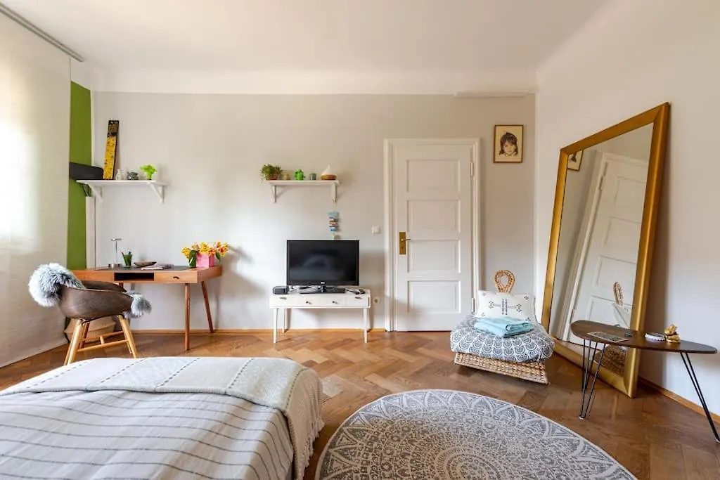 Haus Oktober Apartment Munich